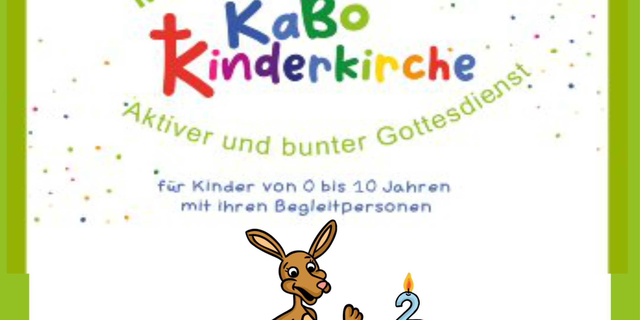 Das Logo Mit Gott feiern zum 2. Geburtstag. Kängu freut sich. Neben Kängu eine Torte mit einer brennenden Kerze in Form einer 2.