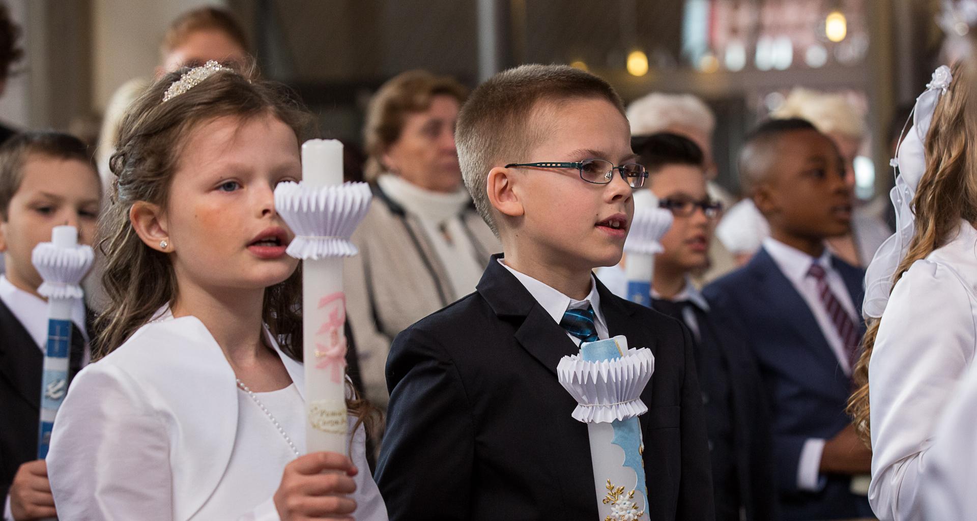 Wir wünschen allen Erstkommunionkindern eine schöne Erste Heilige Kommunion.